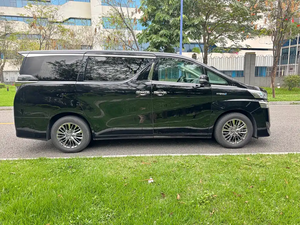 Toyota Vellfire — миниатюра 11