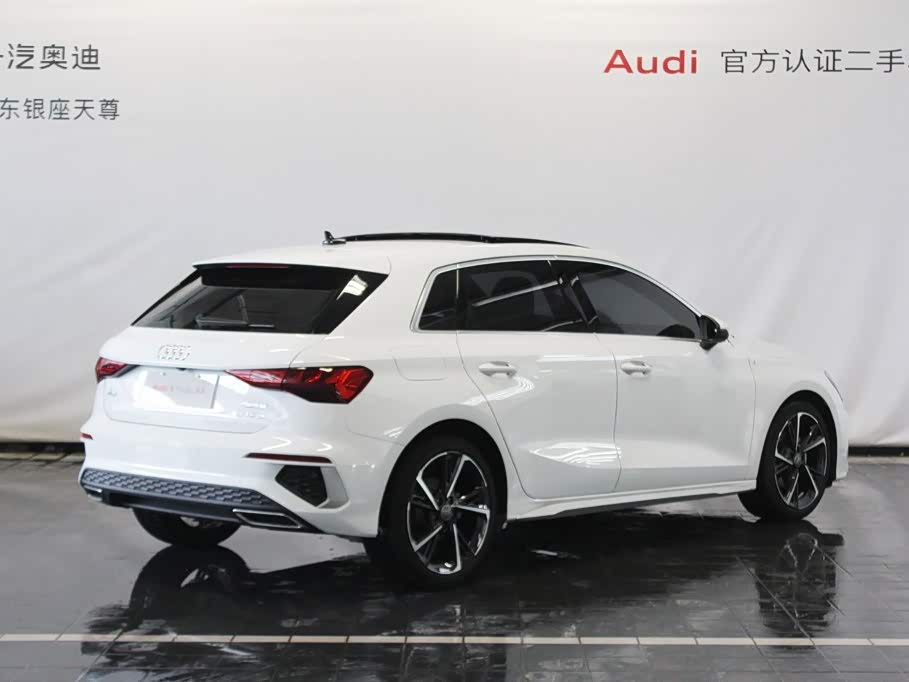 Audi A3 1.4 л 2023 г. Белый, пробег 8900 км