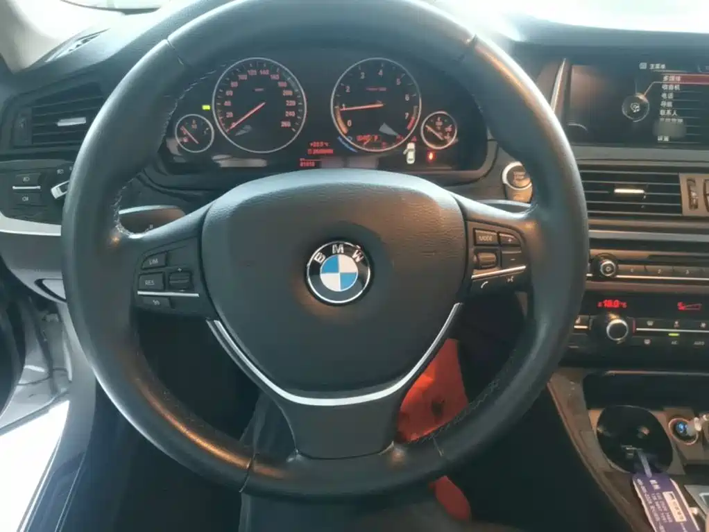 BMW 5 Series — миниатюра 11