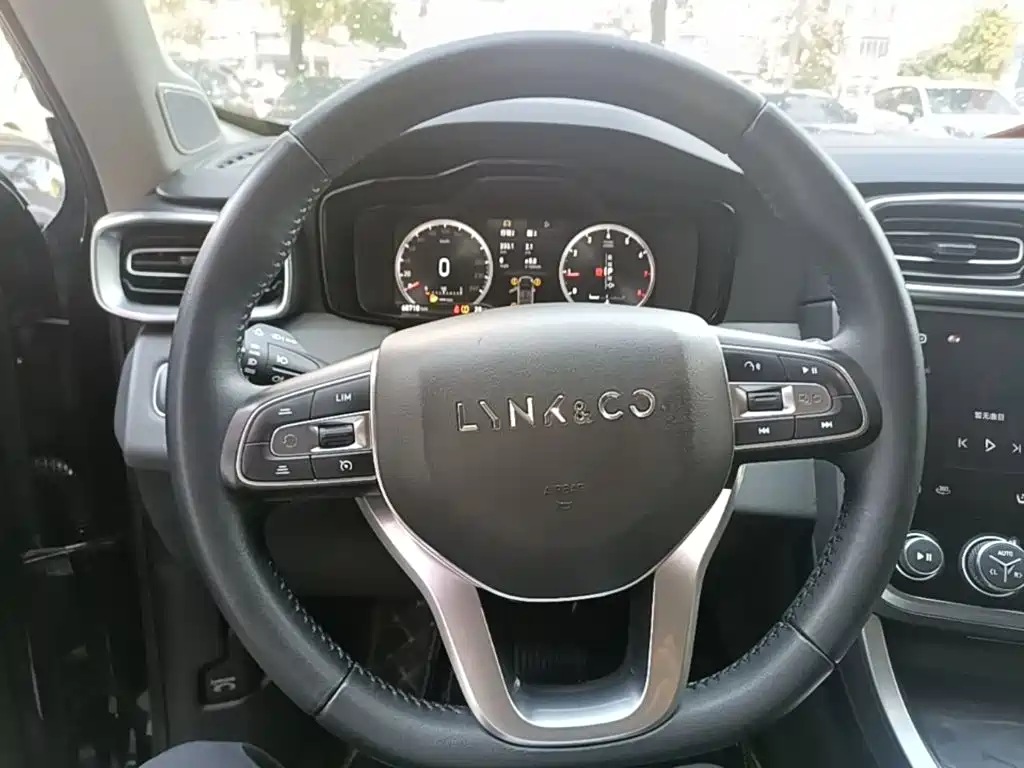 Lynk & Co 01 — миниатюра 11