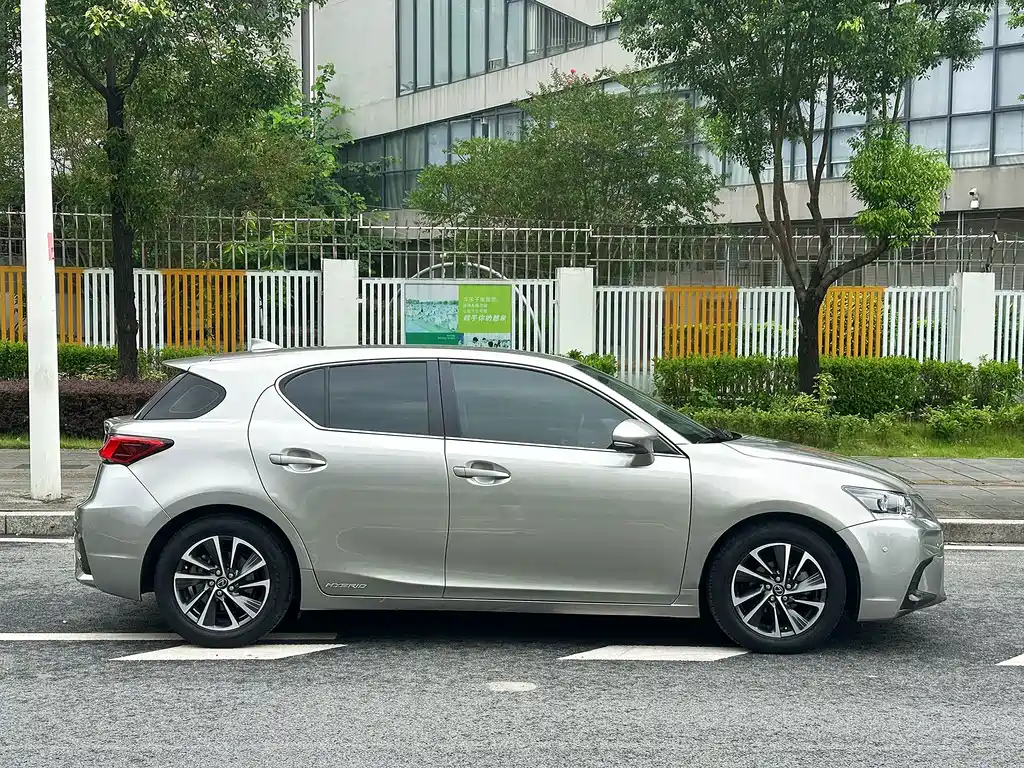 Lexus CT — миниатюра 7