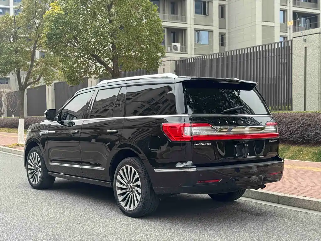 LINCOLN NAVIGATOR