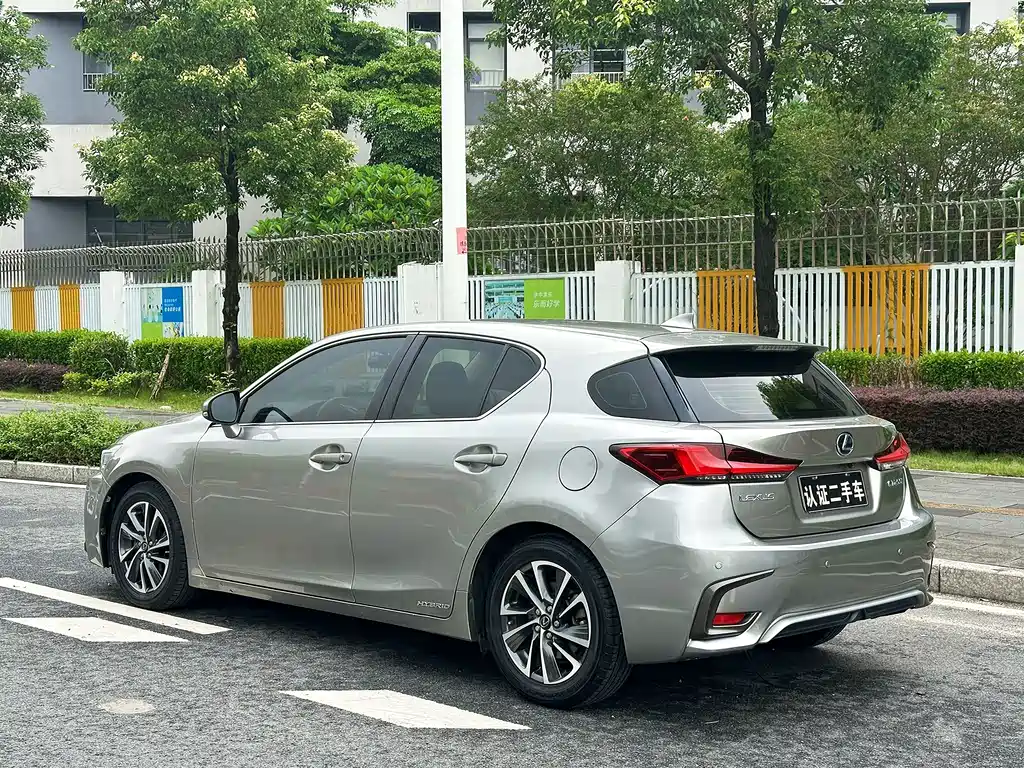 Lexus CT — миниатюра 8