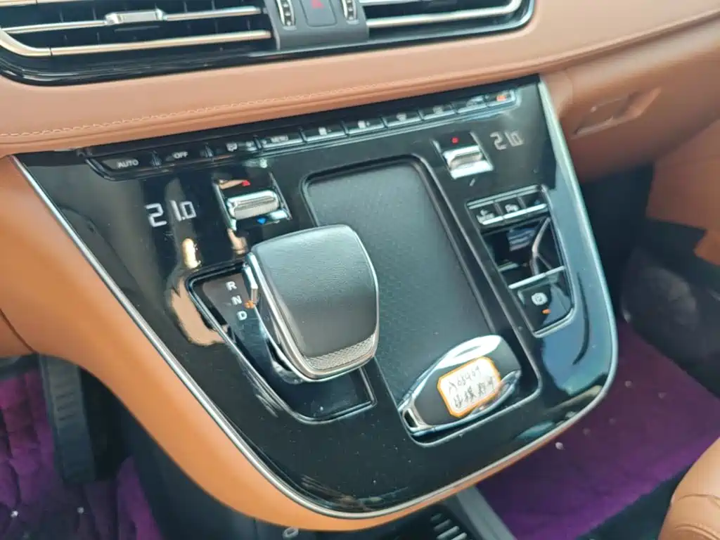 Hongqi Hongqi HQ9 PHEV — миниатюра 14