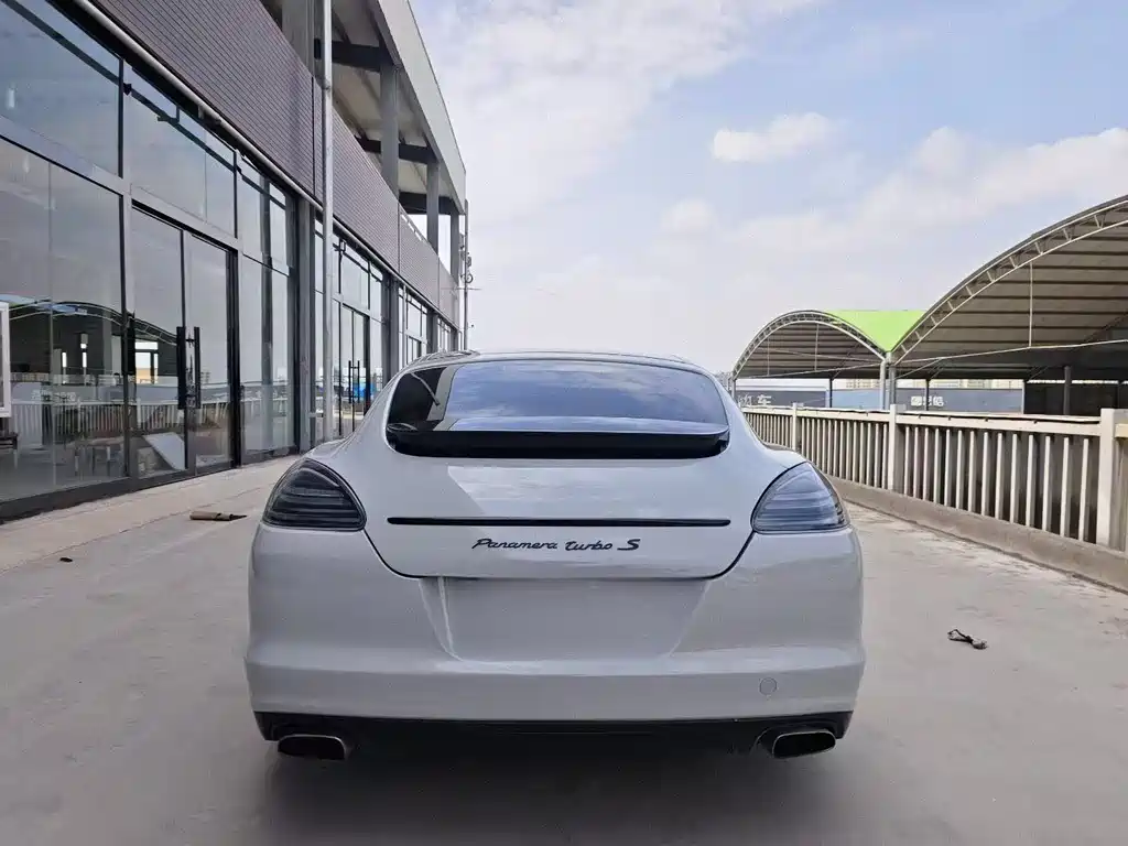 Porsche Panamera 2013 Panamera Platinum Edition 3.6L