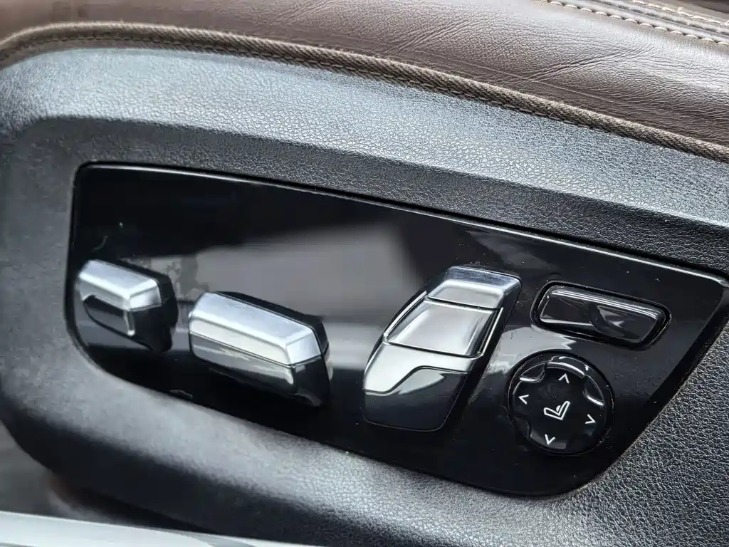 BMW 7 Series — миниатюра 19