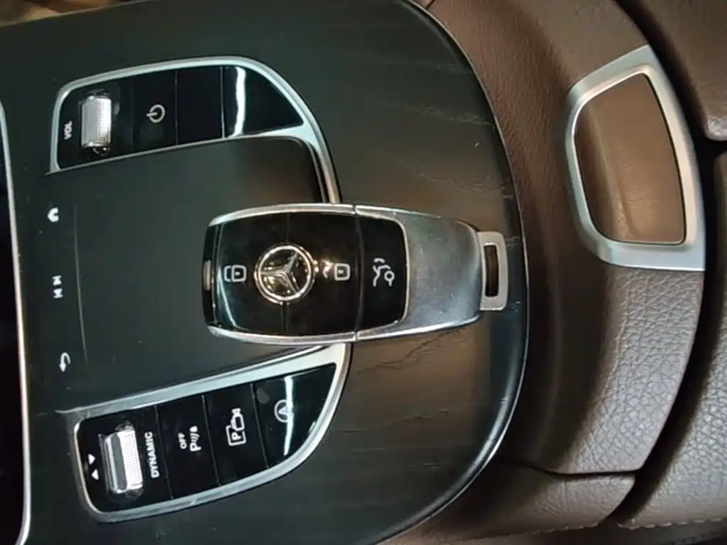Mercedes-Benz E-Class — миниатюра 9