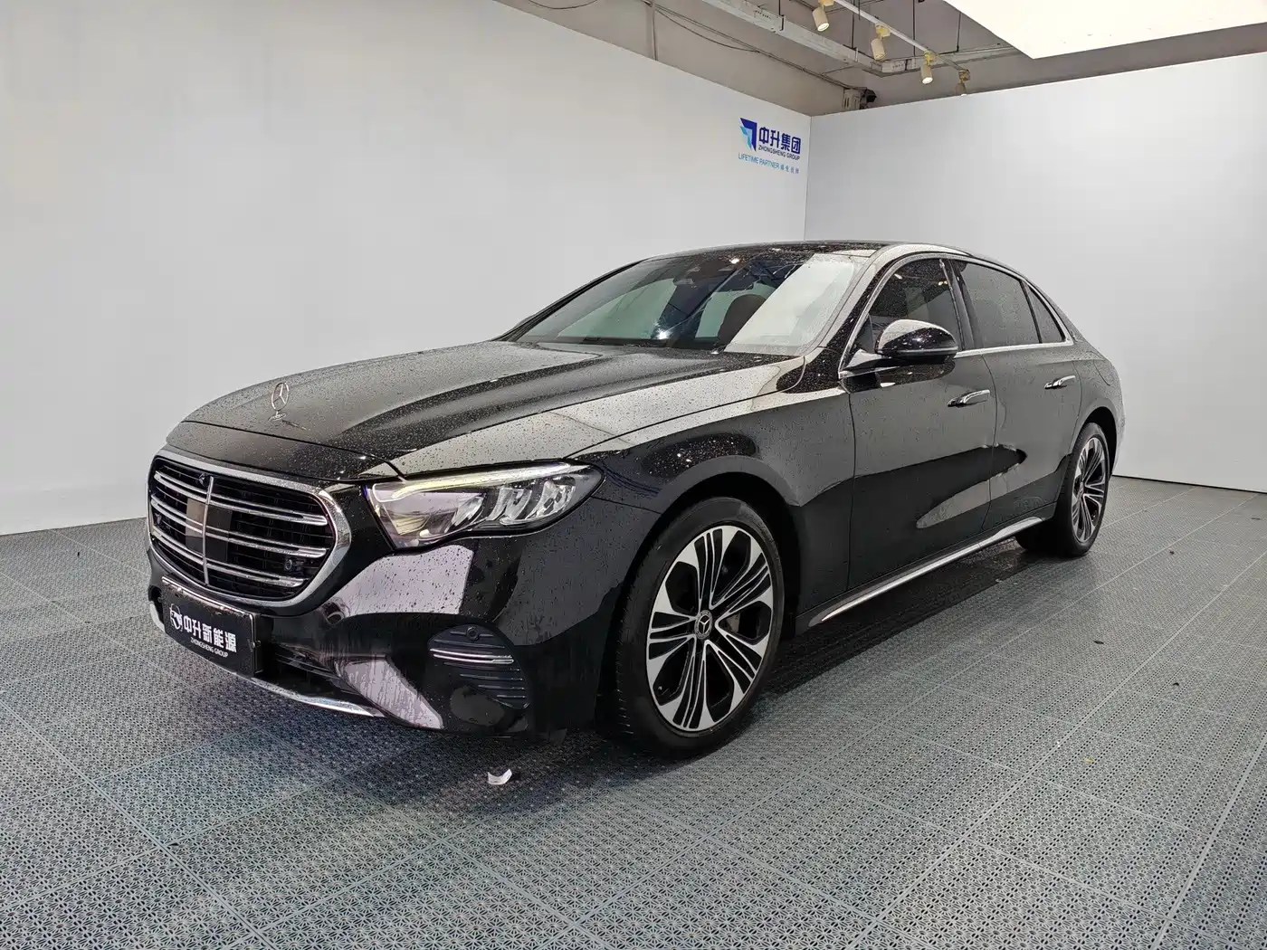 奔驰E级新能源 2024款 E 350 e L 插电式混合动力轿车 2024