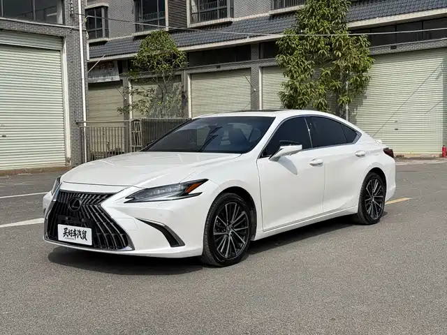 LEXUS ES 2024