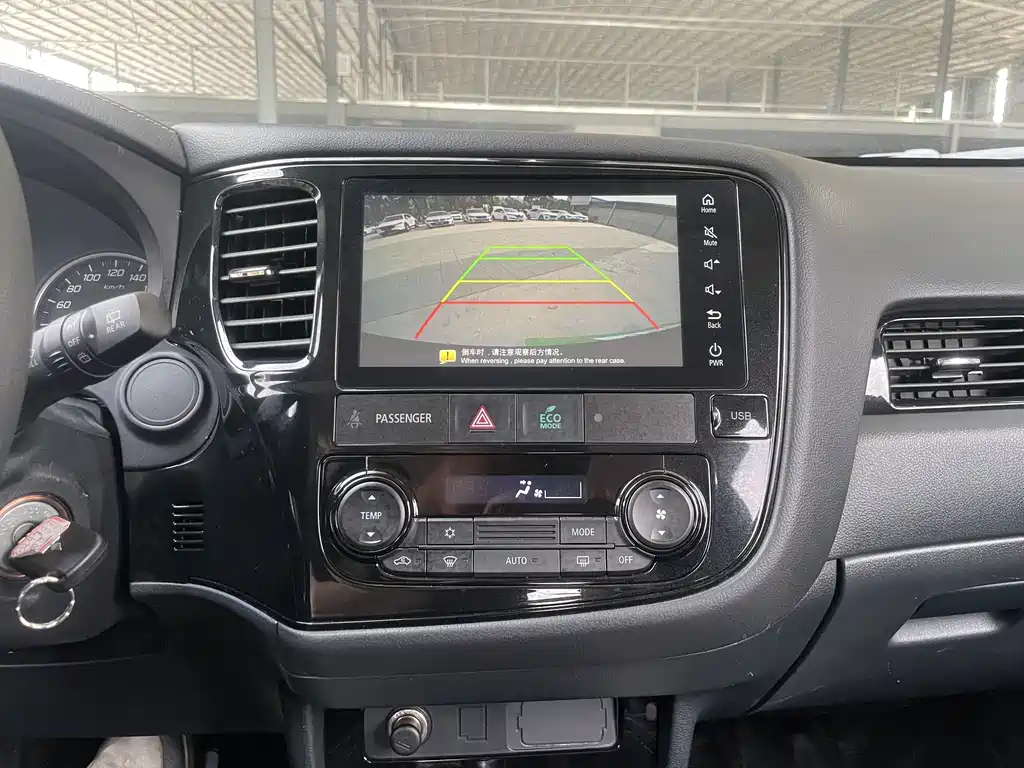 MITSUBISHI OUTLANDER