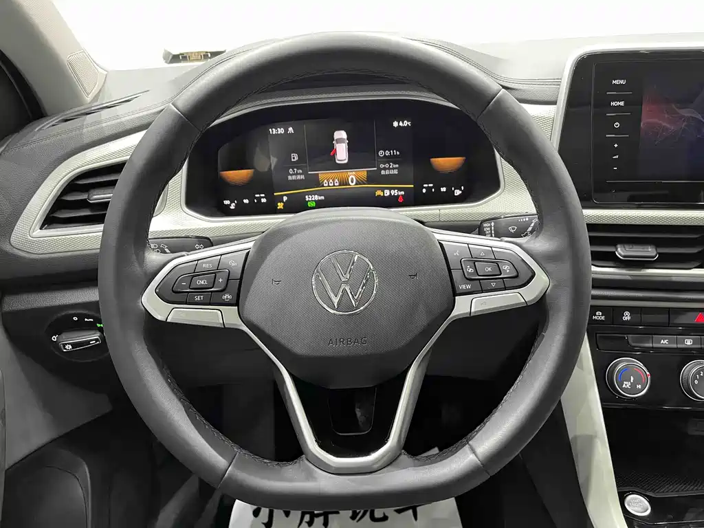 VOLKSWAGEN T ROC EXPLORING SONGS