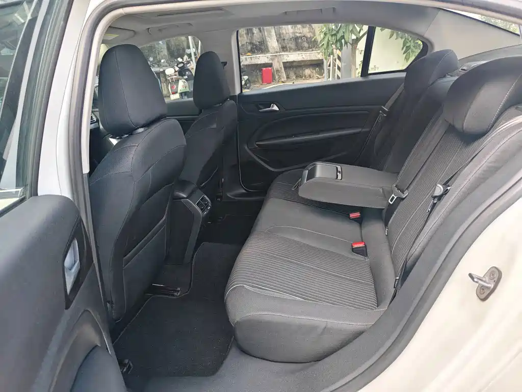 Peugeot 408 — миниатюра 13