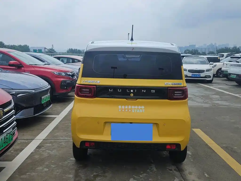 Wuling MINIEV — миниатюра 6