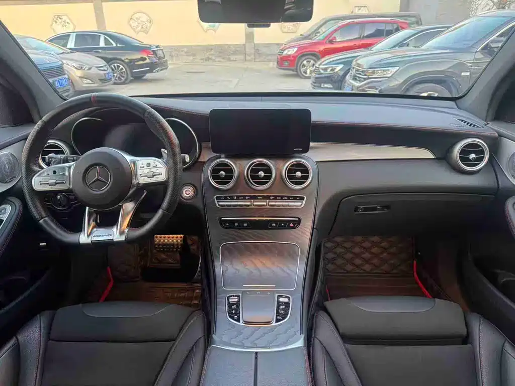 MERCEDES-BENZ GLC AMG