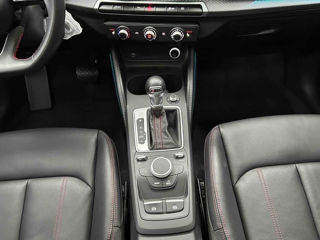 Audi Q2L 1.4 л 2022 г. Серебристо-серый, пробег 27599 км
