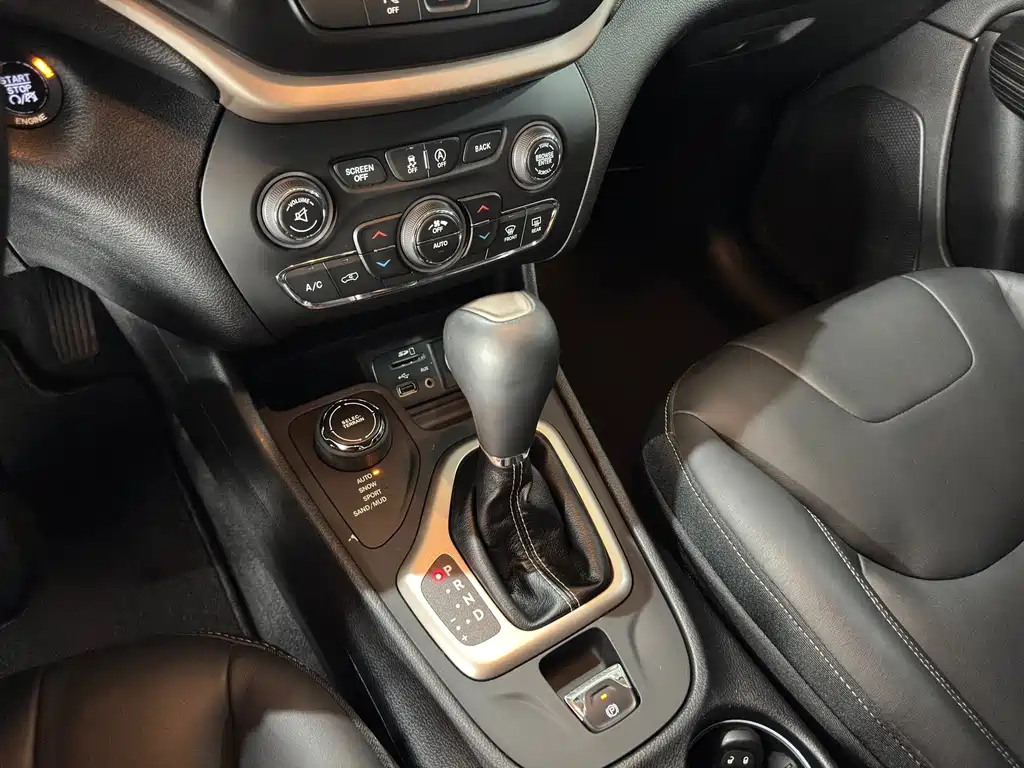 Jeep Cherokee — миниатюра 16