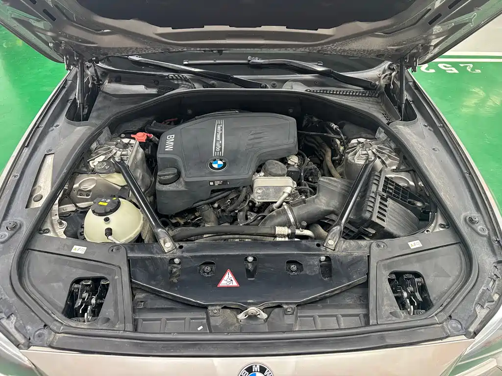 BMW 5 Series — миниатюра 27
