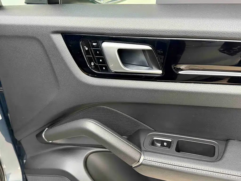 PORSCHE CAYENNE NEW ENERGY