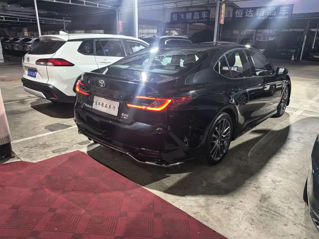 Toyota Camry — миниатюра 18