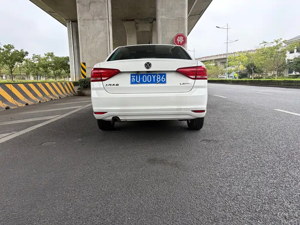 Volkswagen Lavida — миниатюра 4