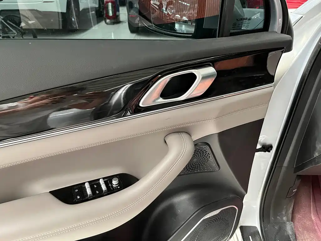 Geely Boyue L L 2025 1.5TD DCT
