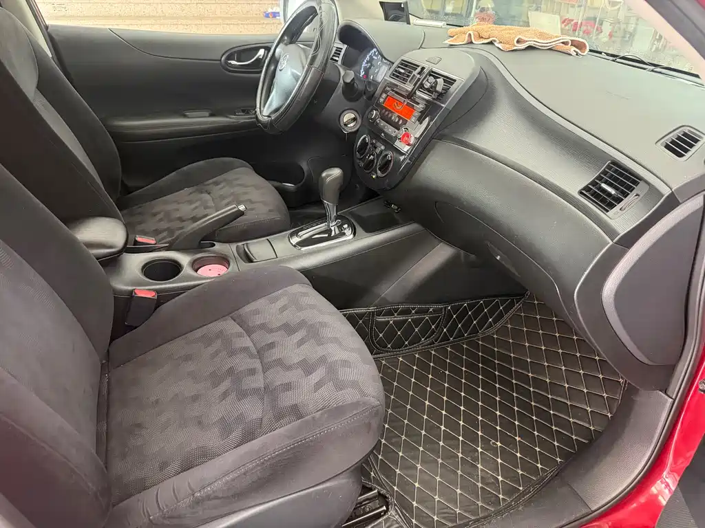 Nissan Tiida — миниатюра 5
