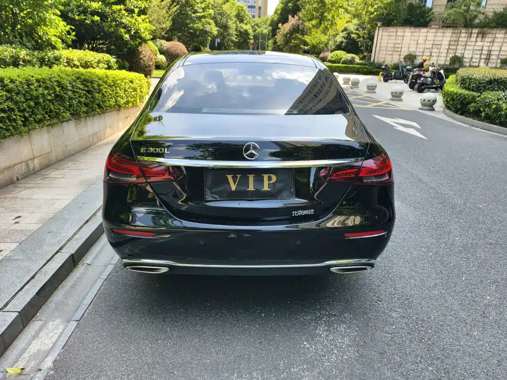 Mercedes-Benz E-Class — миниатюра 6