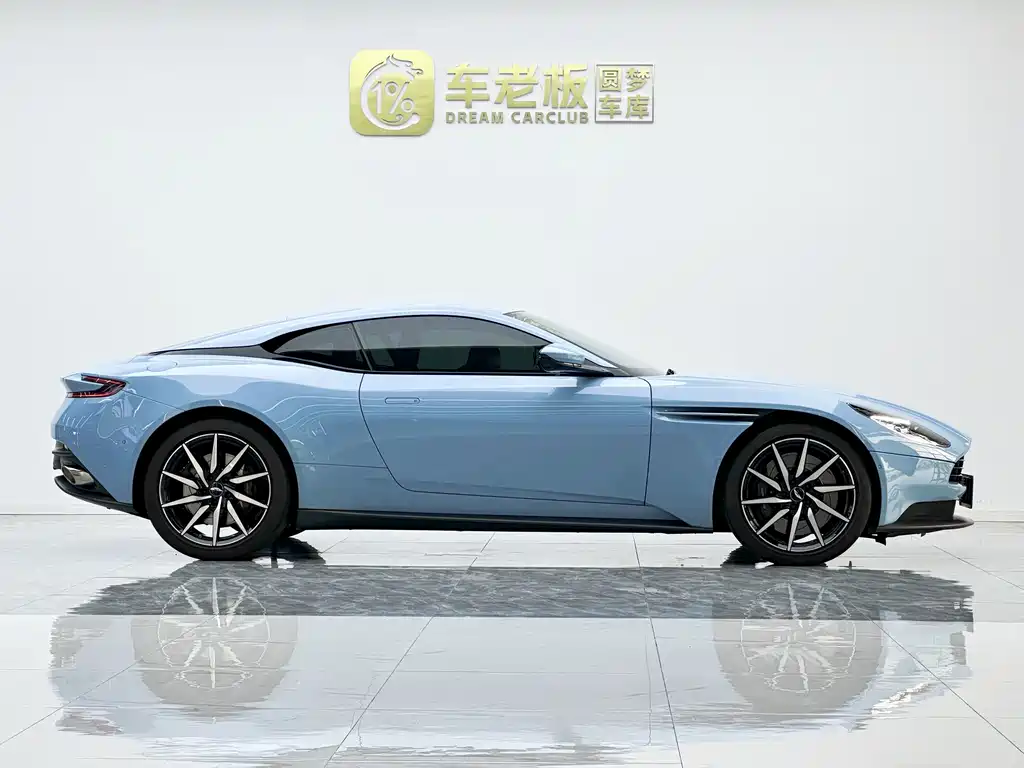 Aston Martin DB11 — миниатюра 7