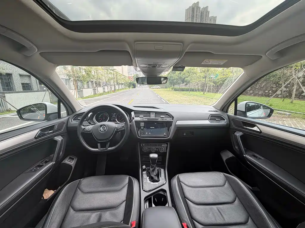 Volkswagen Tiguan L PHEV — миниатюра 5