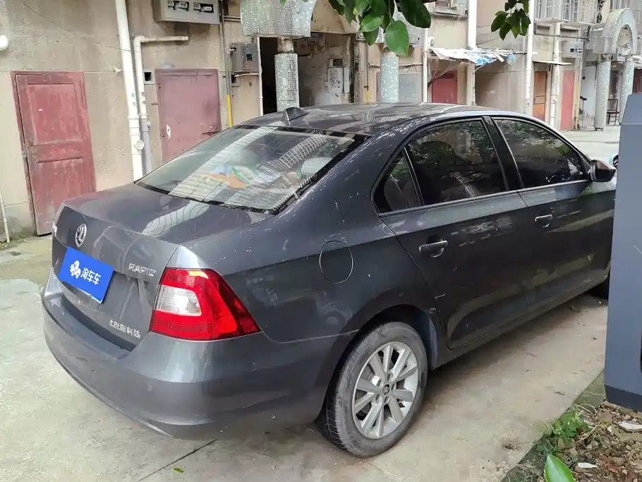 Skoda Rapid — миниатюра 3