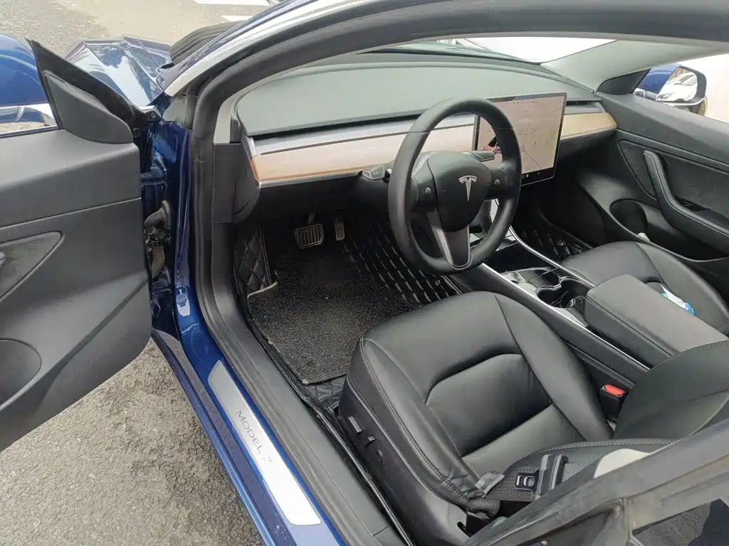 Tesla Model 3 — миниатюра 12