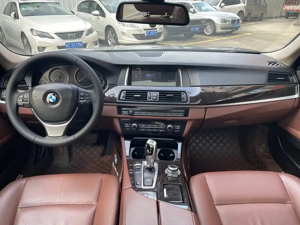 BMW 5 Series — миниатюра 7