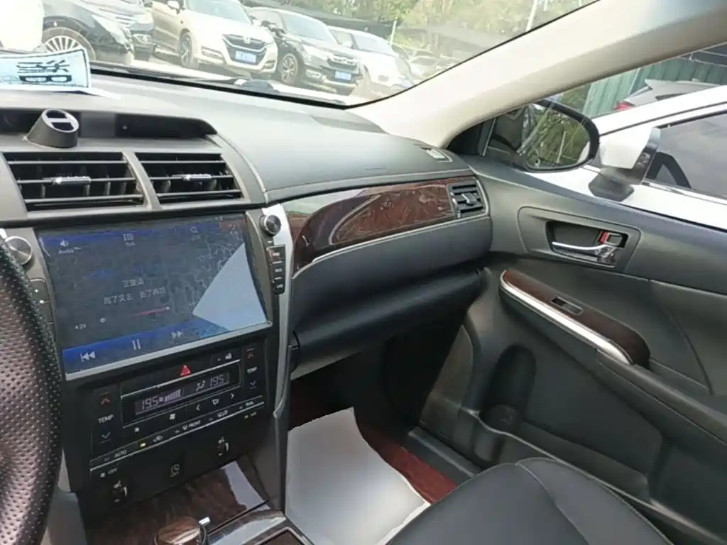 Toyota Camry — миниатюра 10