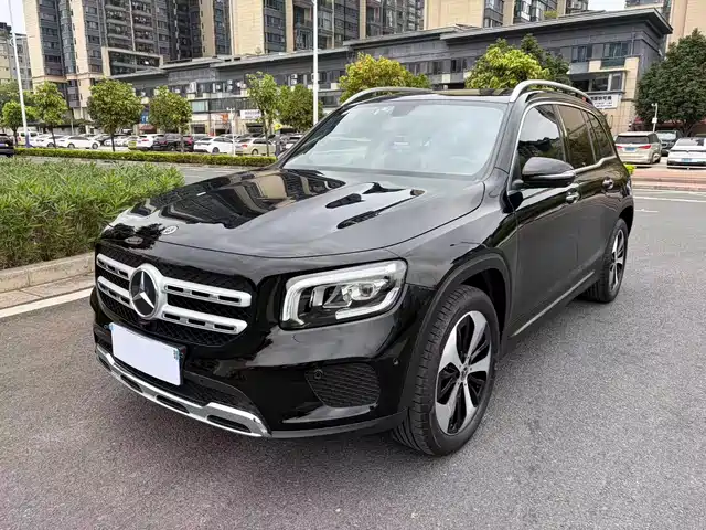 MERCEDES-BENZ GLB