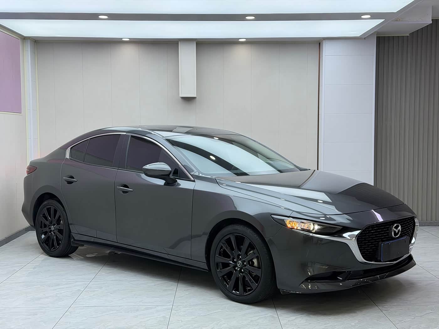 Mazda Mazda3 Axela 2.0 л 2023 г. Серебристо-серый, пробег 16700 км