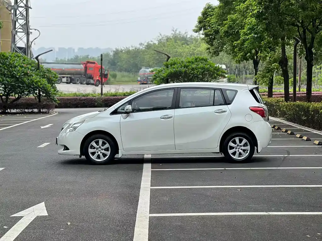 Toyota Verso — миниатюра 5