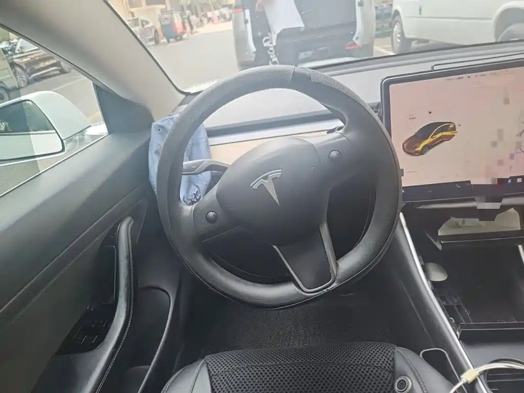 Tesla Model 3 — миниатюра 11