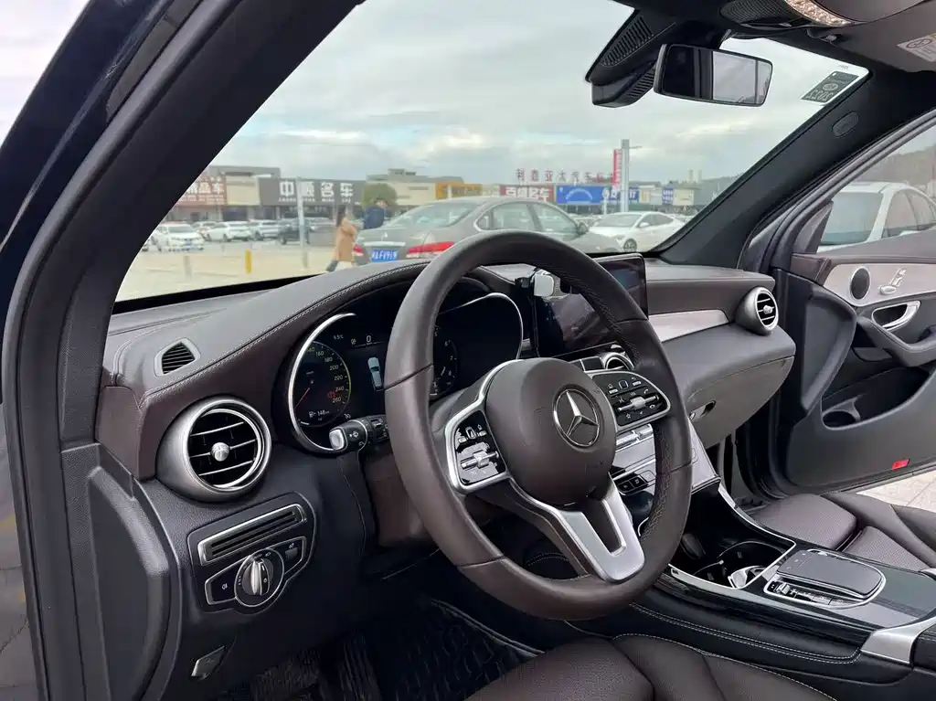 MERCEDES-BENZ GLC