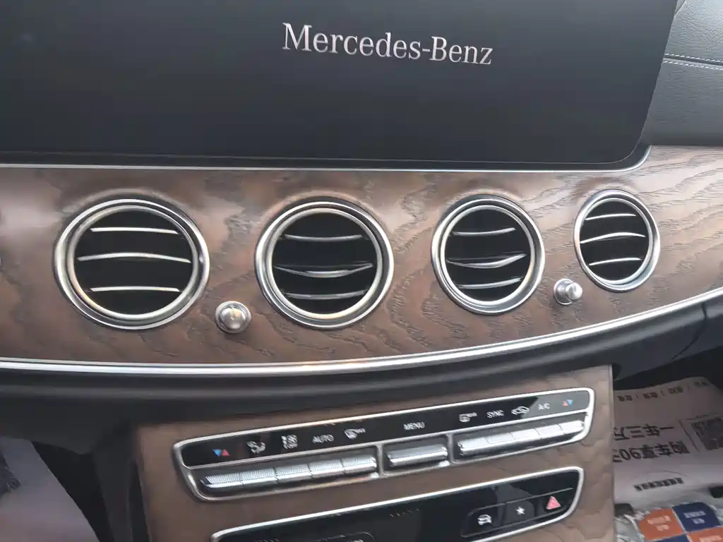 Mercedes-Benz E-Class — миниатюра 11