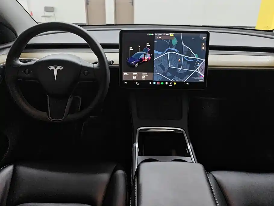 Tesla Model Y — миниатюра 12