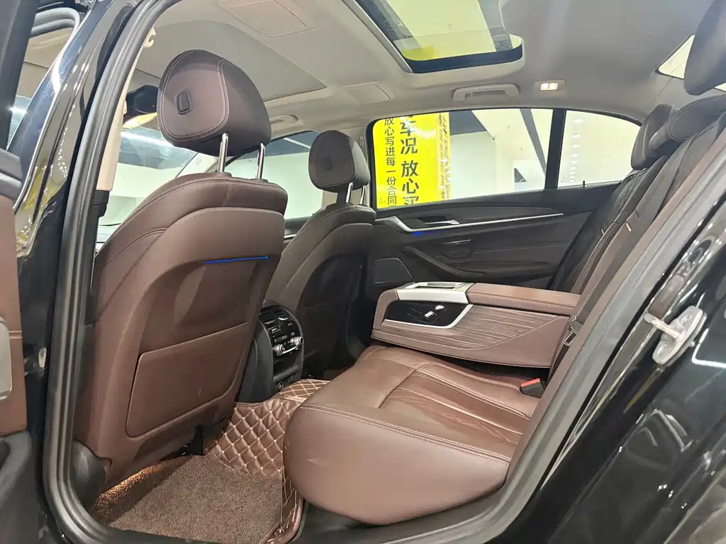 BMW 5 Series — миниатюра 8