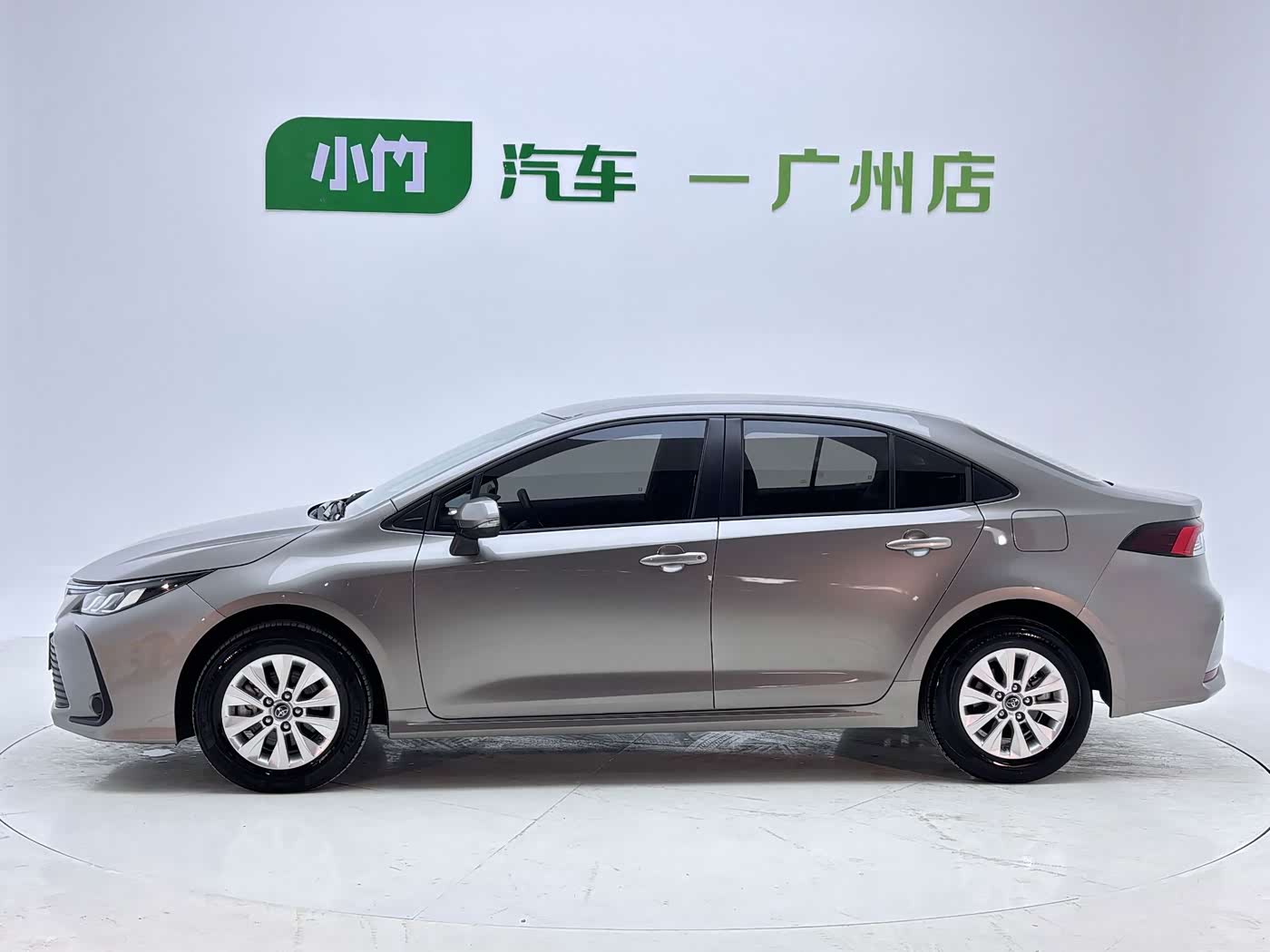 Toyota Corolla 1.2 л 2021 г. шампань/коричневый, пробег 36000 км