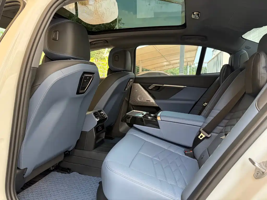 BMW i5 — миниатюра 10