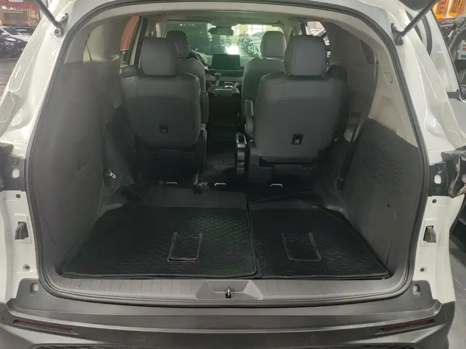 Toyota Granvia — миниатюра 4