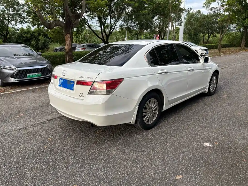 Honda Accord — миниатюра 9