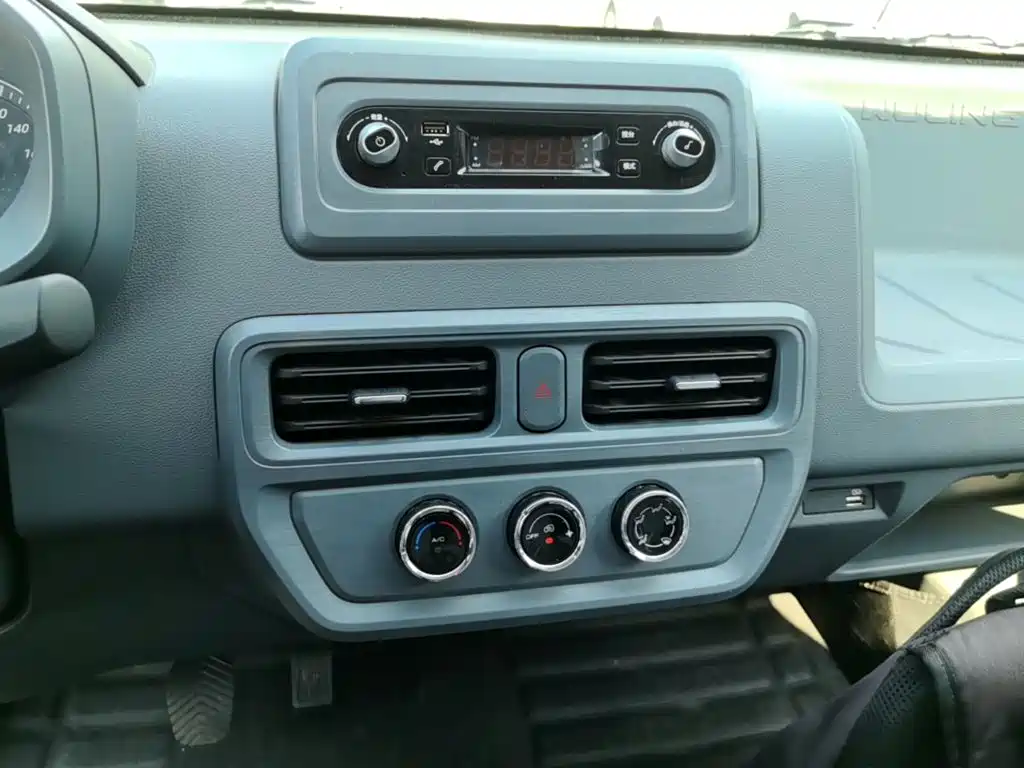 Wuling Yangguang — миниатюра 13