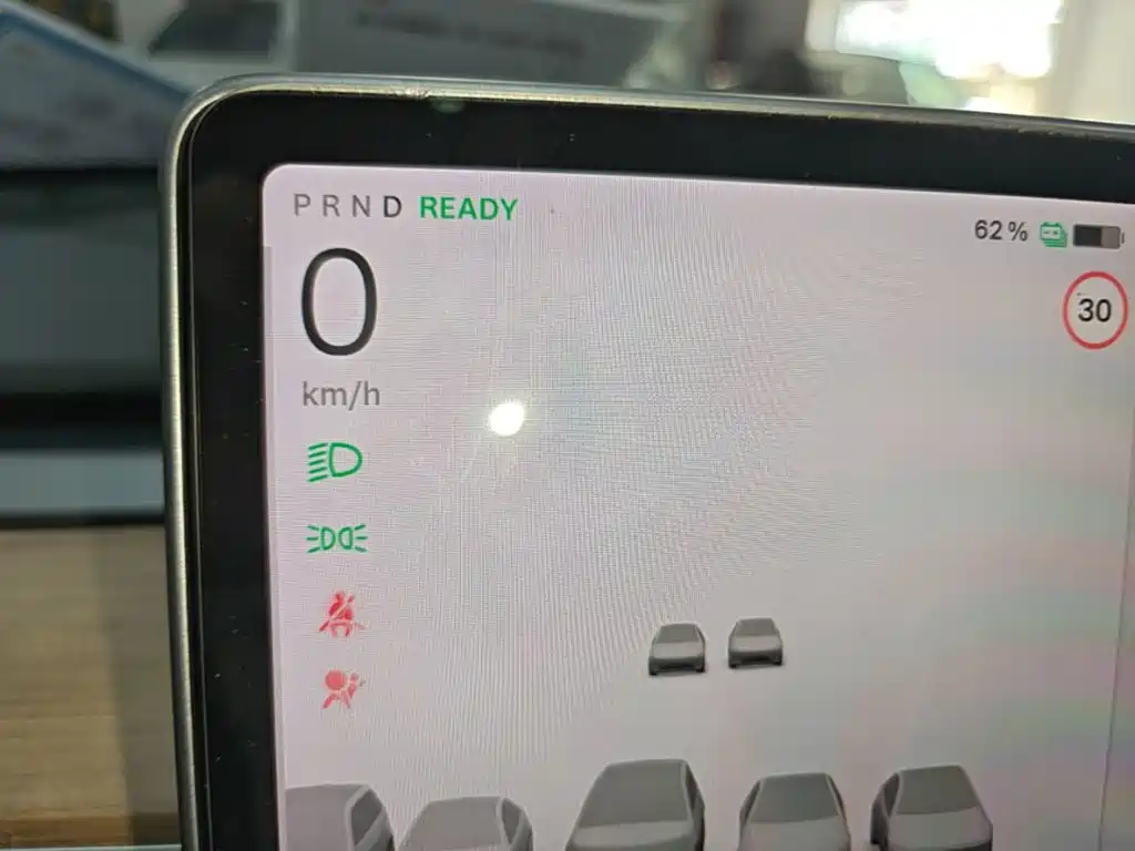 Tesla Model 3 — миниатюра 16