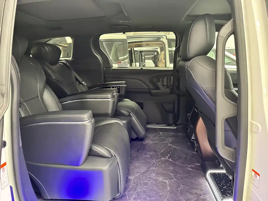 Toyota Granvia — миниатюра 25