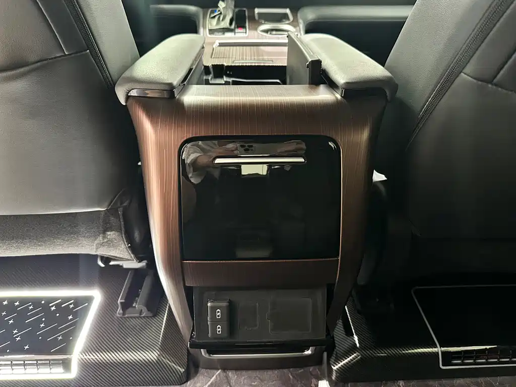 Toyota Granvia — миниатюра 18