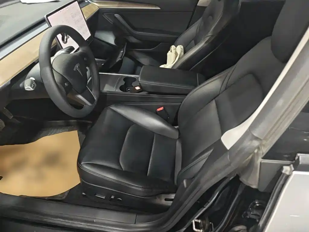 Tesla Model 3 — миниатюра 20
